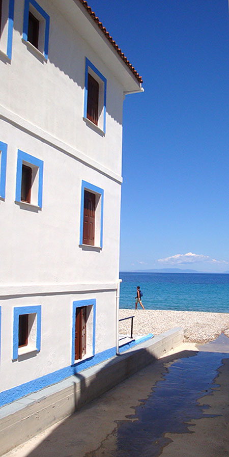 ALLEY-TO-BEACH-012622855