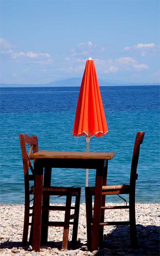 ORANGE-UMBRELLA-012562838